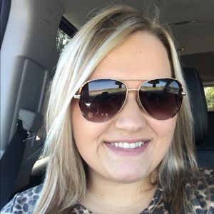 Meet your Posher, Lauren